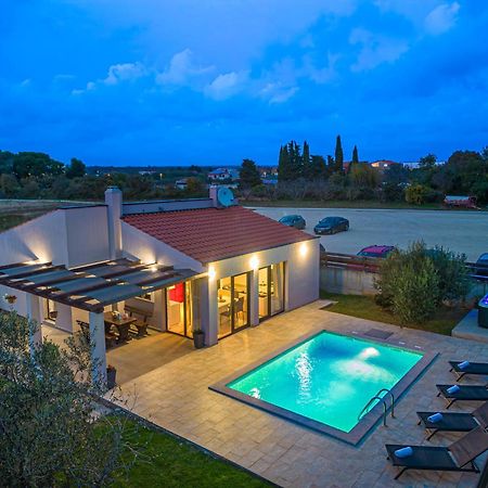 Bobo Family House With Pool Villa Vodnjan Exteriör bild