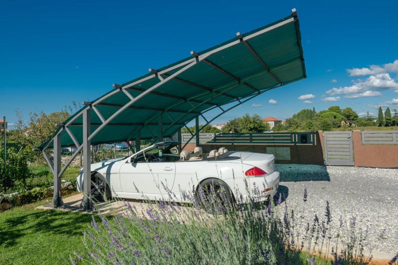 Bobo Family House With Pool Villa Vodnjan Exteriör bild
