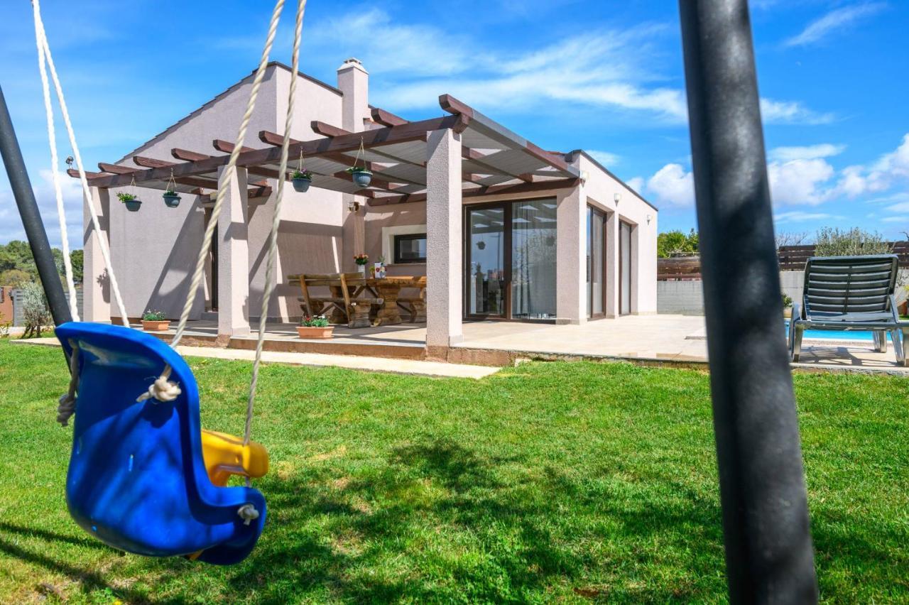 Bobo Family House With Pool Villa Vodnjan Exteriör bild
