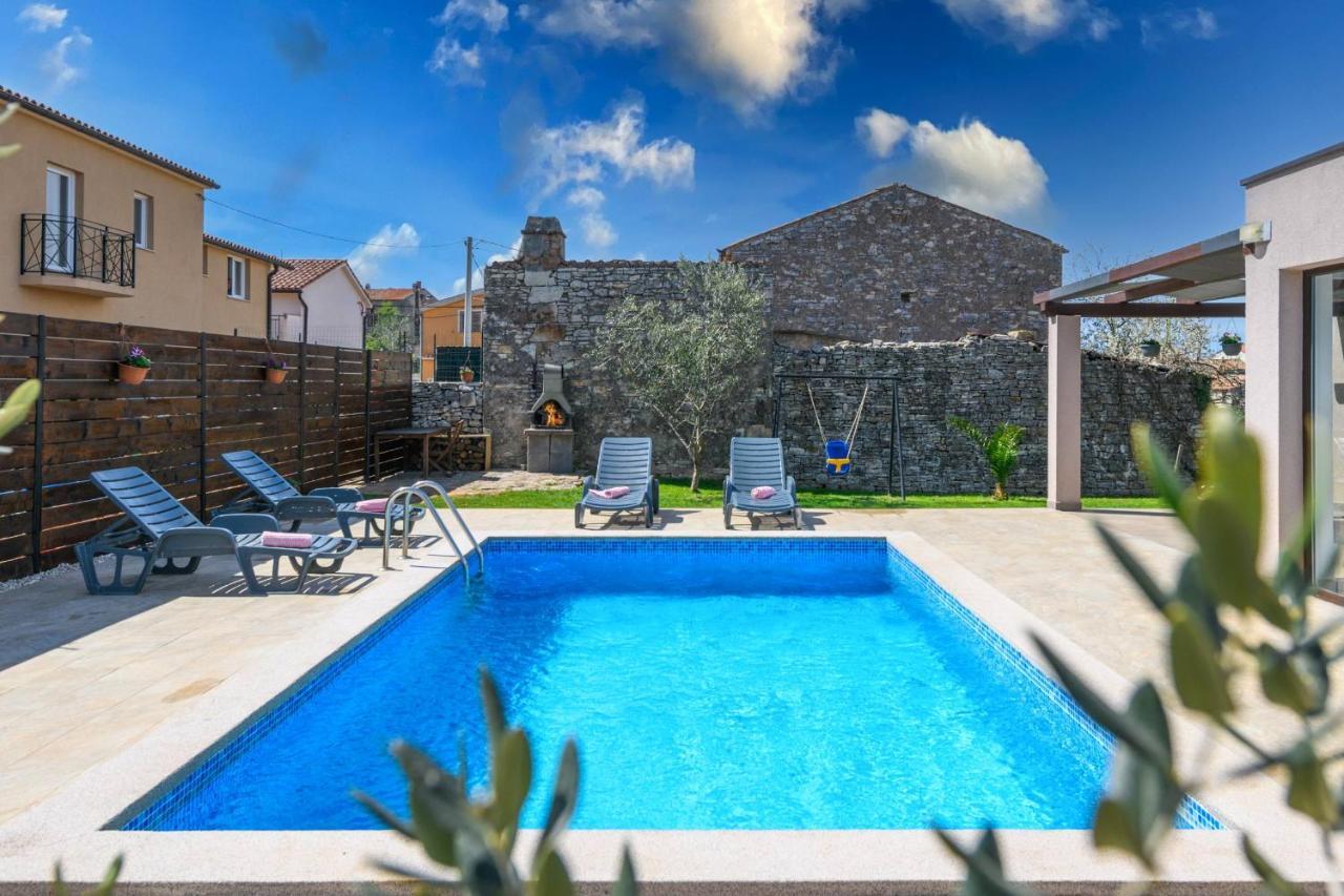 Bobo Family House With Pool Villa Vodnjan Exteriör bild