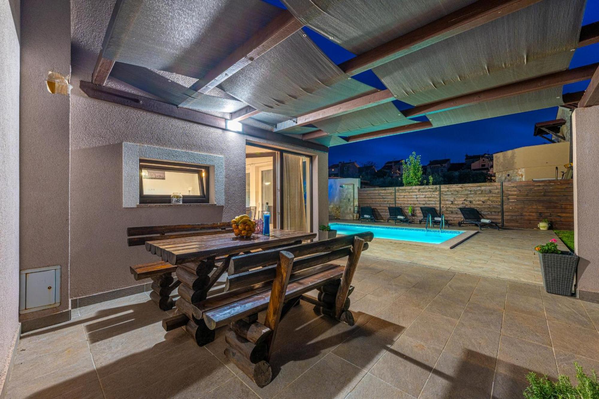 Bobo Family House With Pool Villa Vodnjan Exteriör bild