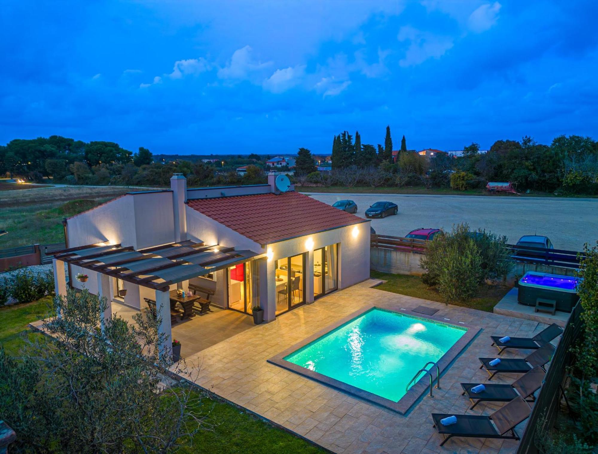 Bobo Family House With Pool Villa Vodnjan Exteriör bild