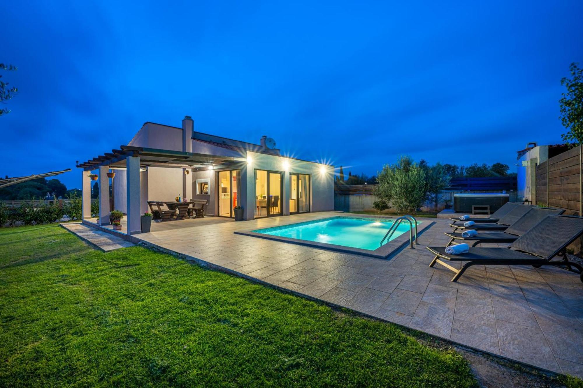 Bobo Family House With Pool Villa Vodnjan Exteriör bild